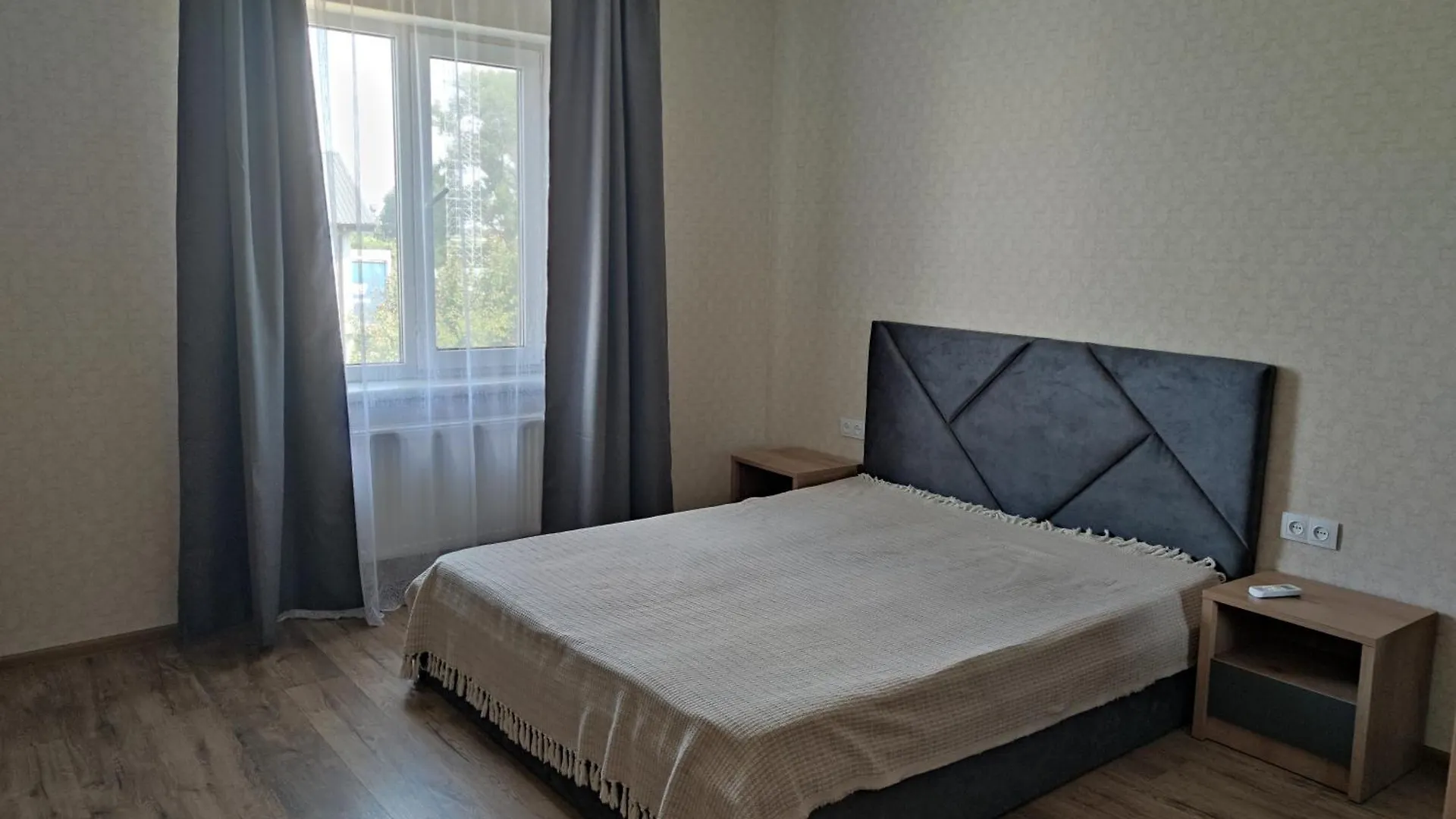 Будинок Де Є Басейн Та Дві Бесідки Чан Джакузі Boryspiľ Ukrajina